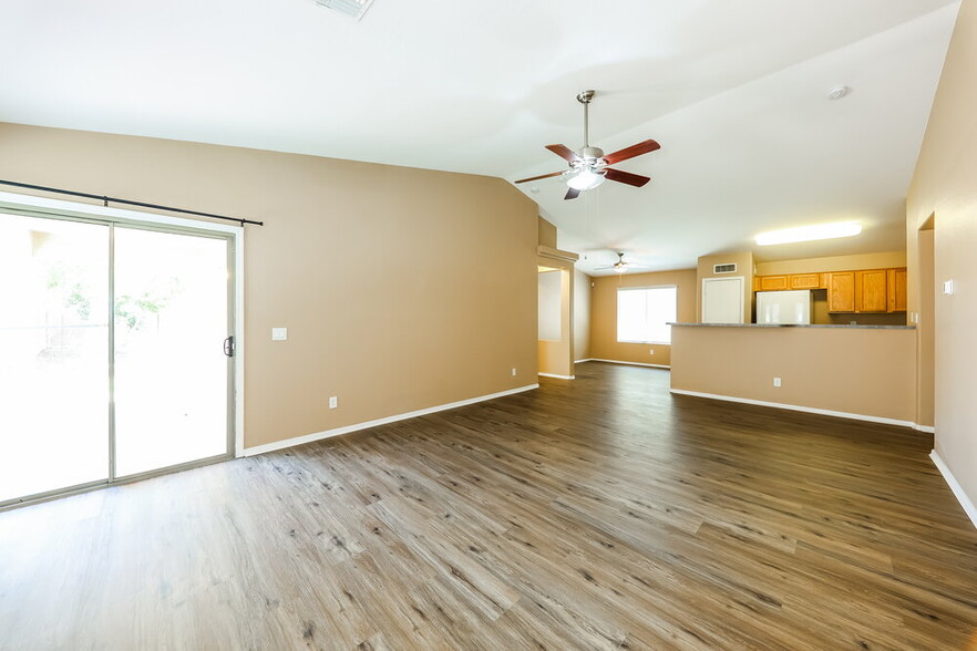 Building Photo - 12526 W Lisbon Ln