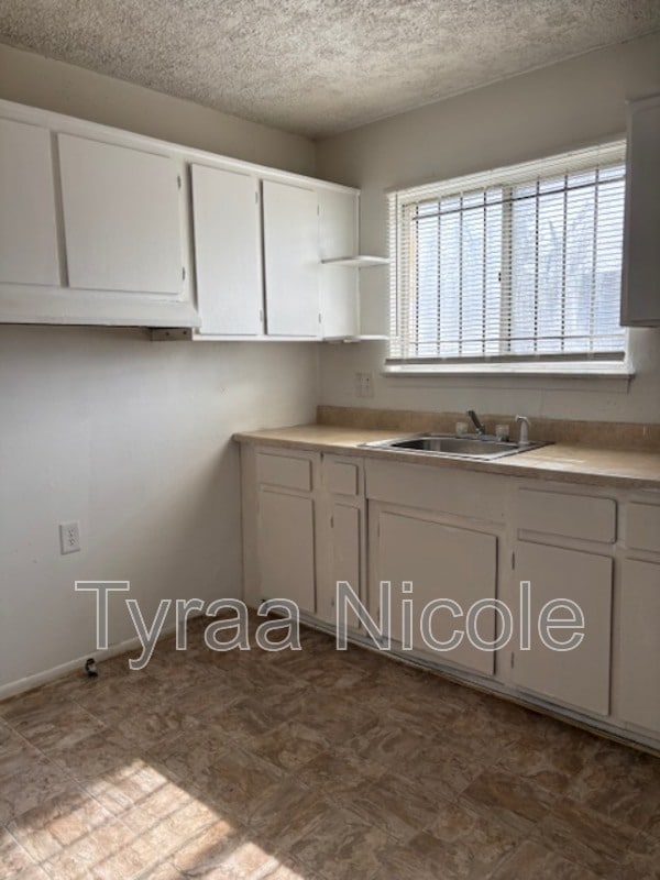 Building Photo - 11717 Outer Dr W