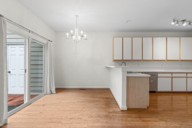Building Photo - 2723 Sterling Park Dr