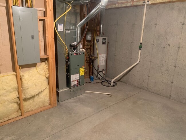 Building Photo - 3 bedroom 2 bath townhome