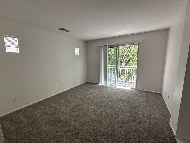 Building Photo - Charming 4-Bedroom Home with a Private Yard & Community Pool in Valencia!