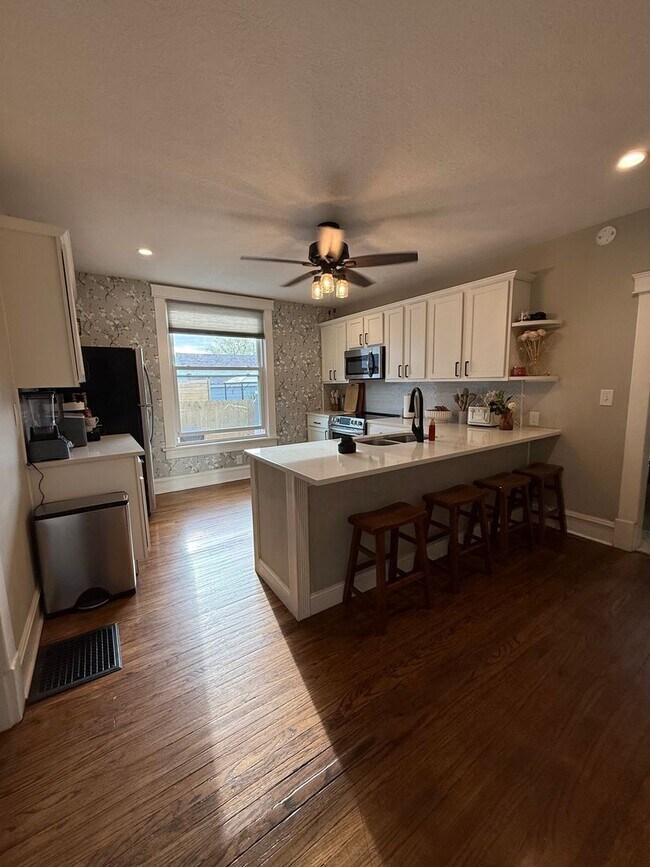 Building Photo - 4 Bedroom, Two Story House