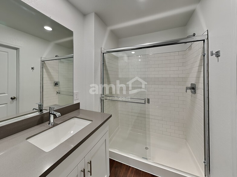 Building Photo - 4219 W St Charles Ave