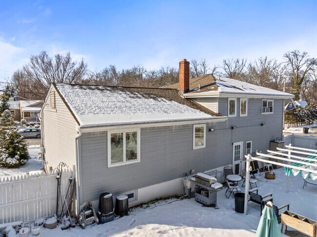 Building Photo - 446 Roedel Plz