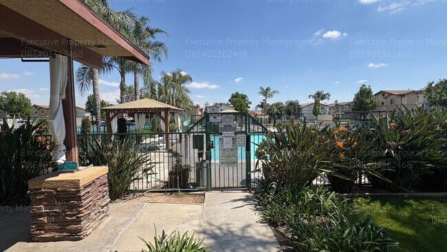 Building Photo - Glolden Valley Luxury Apartments Complex