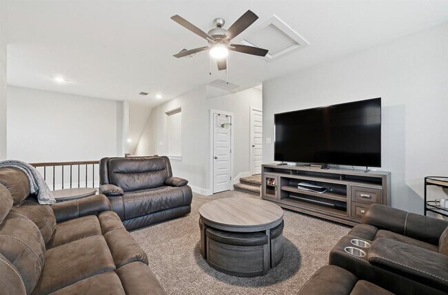 Building Photo - 169 Soft Elm Dr