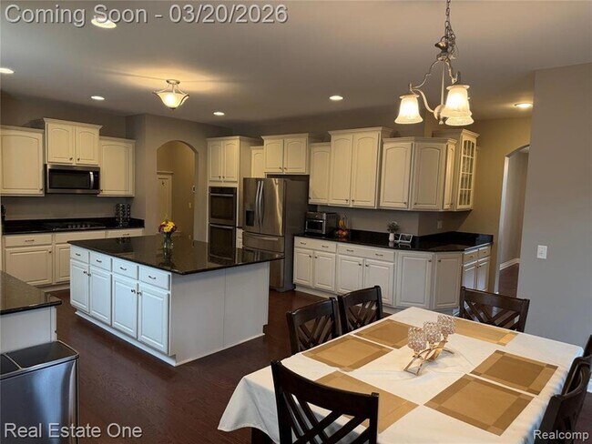 Building Photo - 58206 Sunflower Cir N