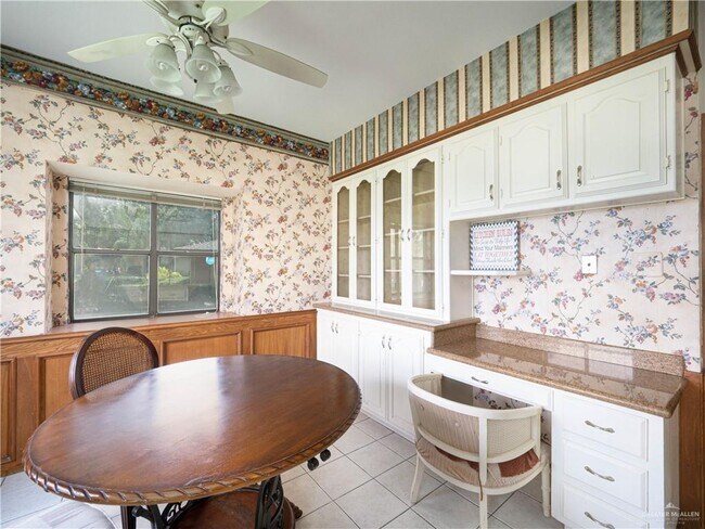 Building Photo - 36 Neuhaus Dr