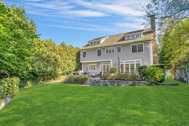 Building Photo - 93 Mansfield Ave