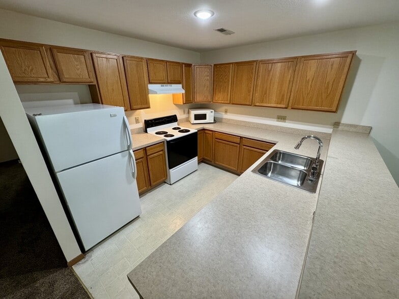 Building Photo - 426 Oakwood Ave