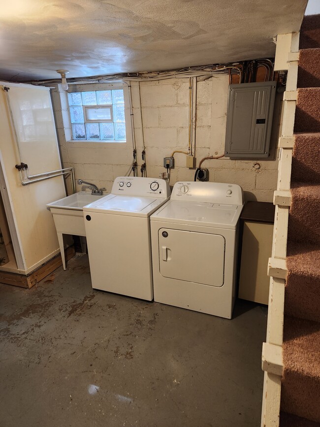 Washer and dryer with soak tub - 528 Montclair St