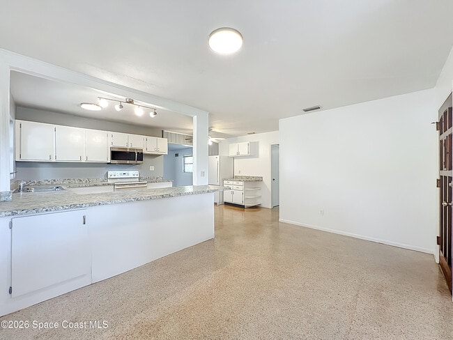 Building Photo - 1706 Cambridge Dr