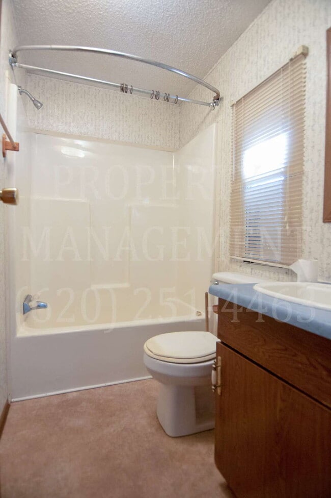 Building Photo - 2-Bed 2-Bath
