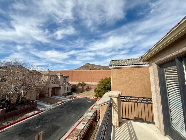 Building Photo - 2/BD 2.5/BA Home in Gated Community with Mountain Views & Premium Amenities!