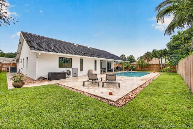 Building Photo - 12897 La Rochelle Cir