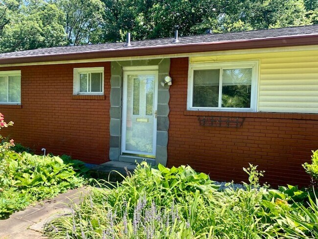 Building Photo - Light filled 2 BR plus 2 rooms, 2 FB including one in finished basement. Great location