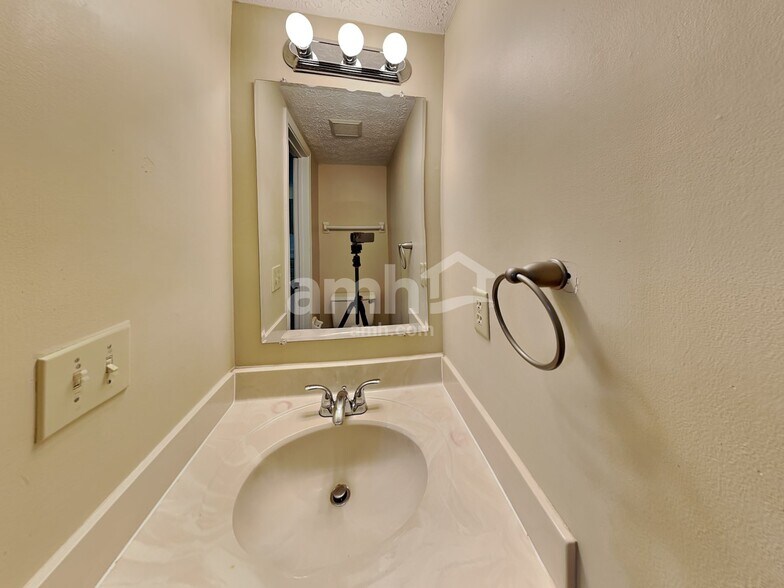 Building Photo - 7366 Murrayfield Dr