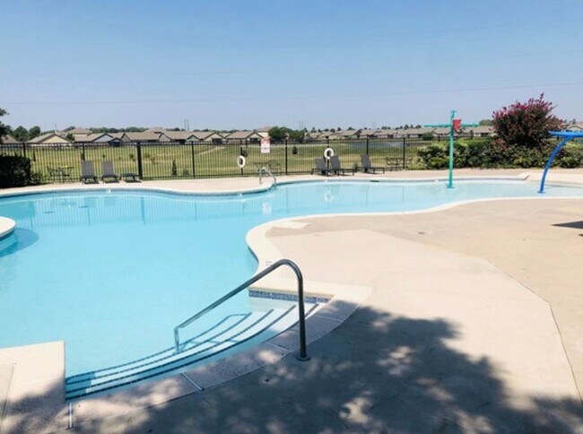 Building Photo - Welcome to your new 3 bedroom, 2 bath home in this wonderful Lake Valley community!