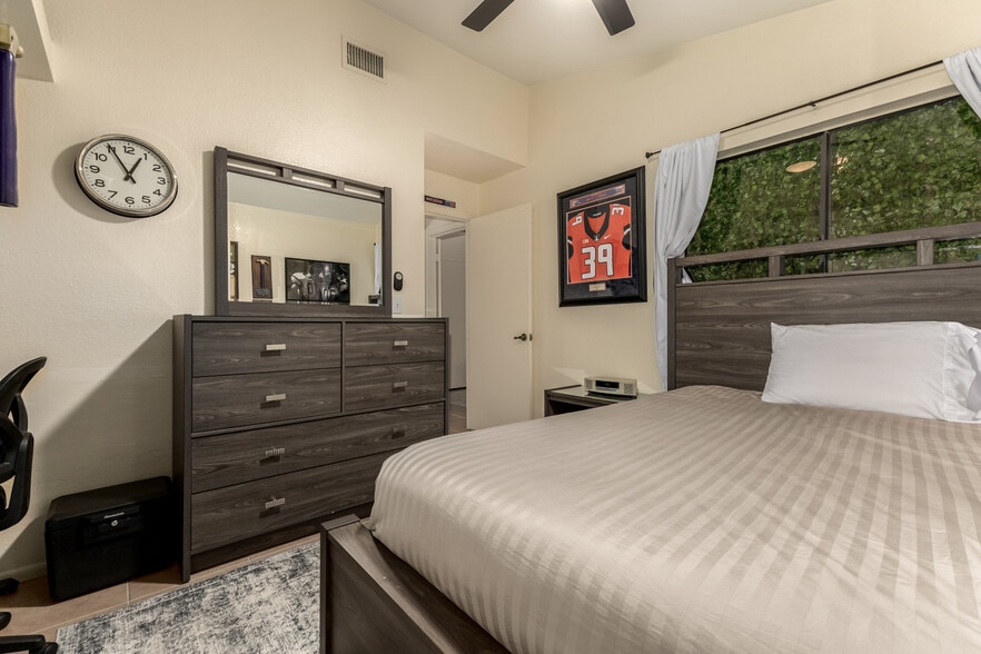 Building Photo - 8735 E Moreland St