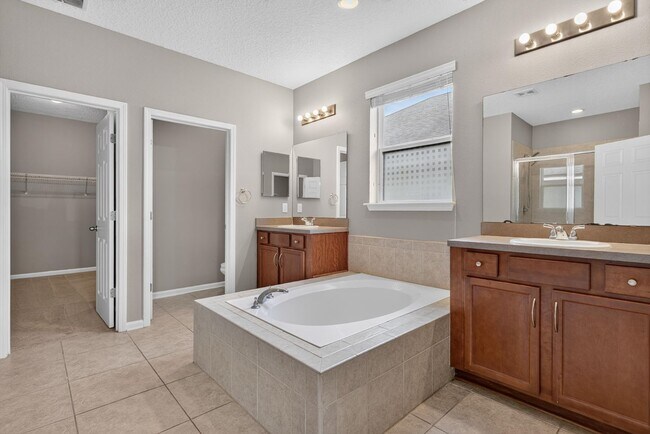 Building Photo - 13685 Goodson Pl