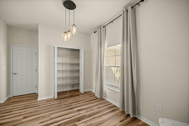 Building Photo - 3008 NE 24th Pl