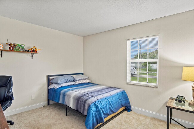 Building Photo - 232 SW Kimball Cir