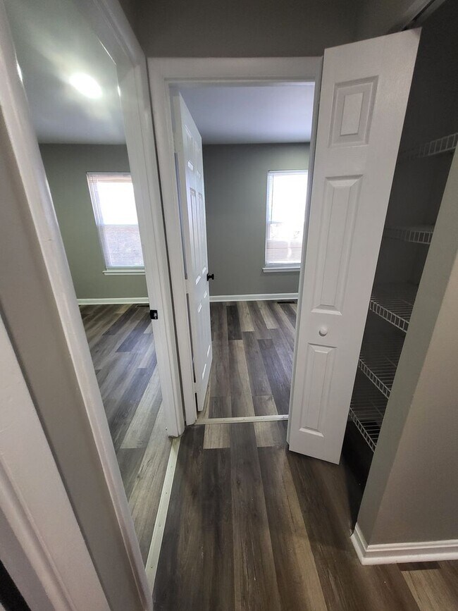 Building Photo - 3Bed 3 Bath Finished Basement!