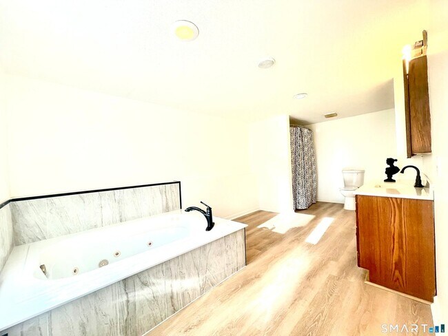 Building Photo - 112 Woodbine St