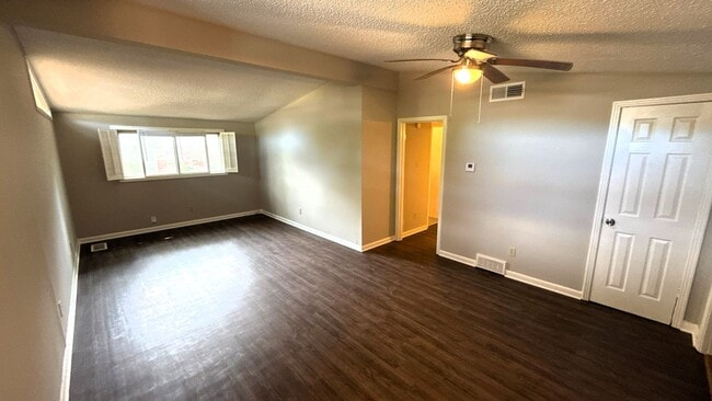 Building Photo - 4931 Cloister Ave