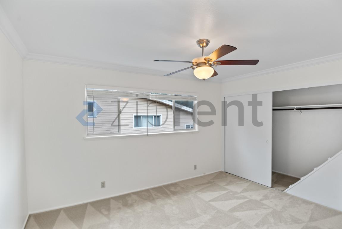 Building Photo - Unit A