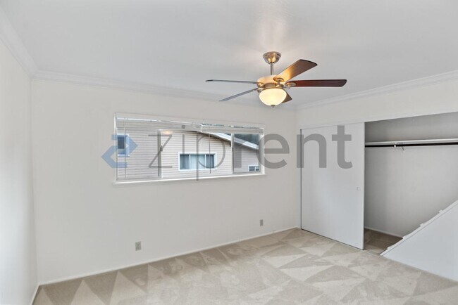 Building Photo - Unit A