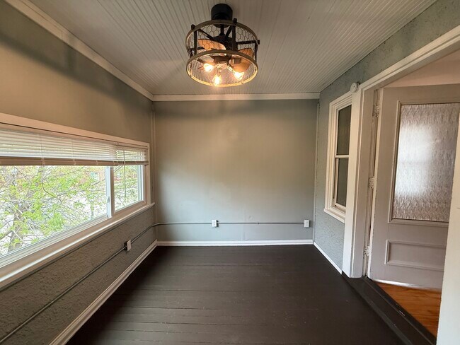 Building Photo - 780 Curfew St