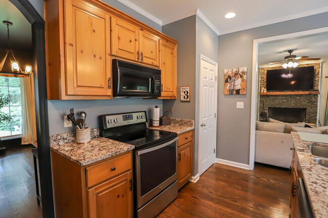 Building Photo - 5804 Lanatte Ln