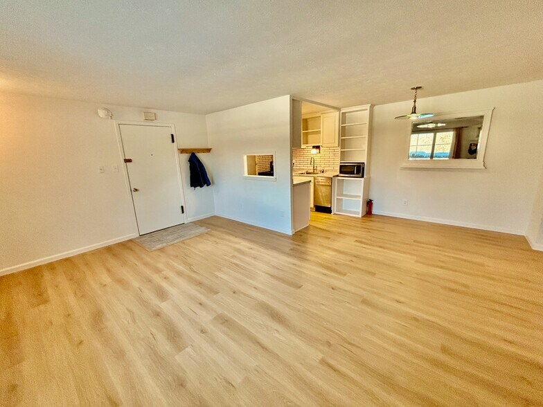 kitchen as seen from living area - 5011 Nob Hill Dr