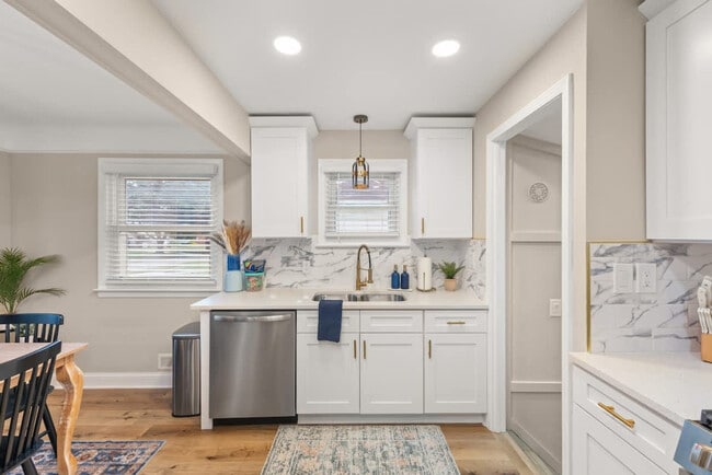 Building Photo - 6536 Lawnwood Ave