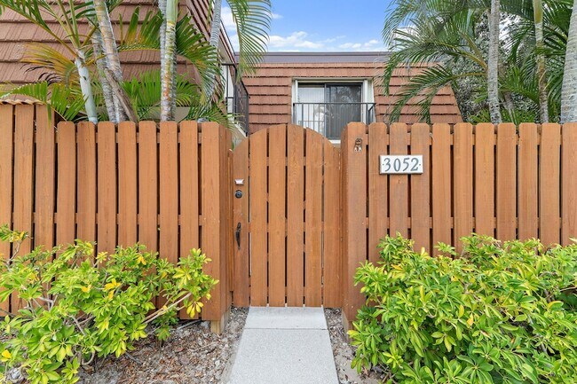 Building Photo - 3052 30th Ct