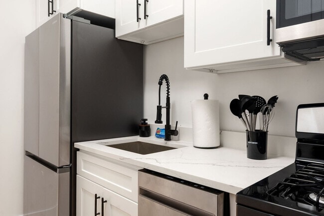 Building Photo - 618 W Patterson Ave