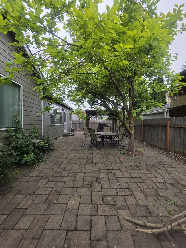 Building Photo - 4373 Hearth St NE