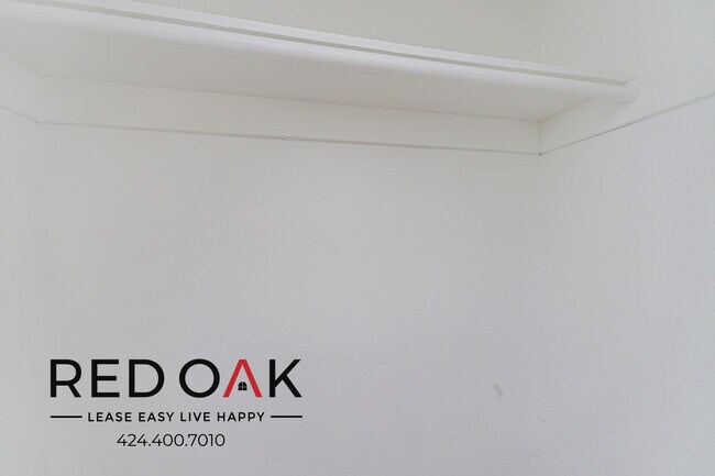 Building Photo - 1559 N Hill Ave