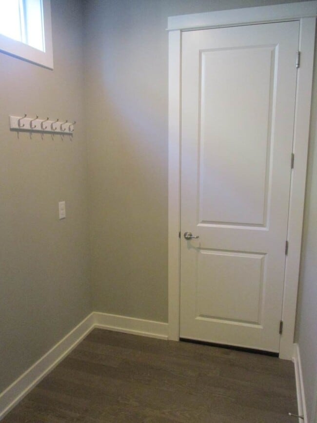 Building Photo - 4 Bedroom 2.5 Bathroom Harbor Hills Home