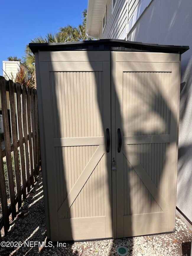 Building Photo - 310 7th St