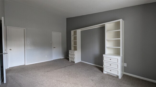 Building Photo - 5711 Sugar Hill Dr