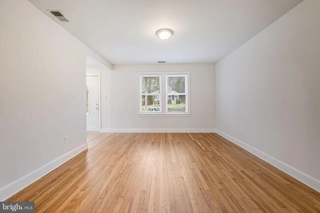 Building Photo - 2957 Strathmeade St