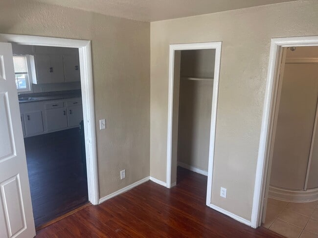 Building Photo - Wonderful Stand Alone Home
