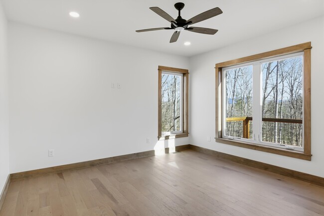 Building Photo - 106 Fairway Cir