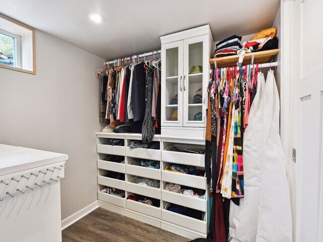 Building Photo - 6017 Halifax Ave S