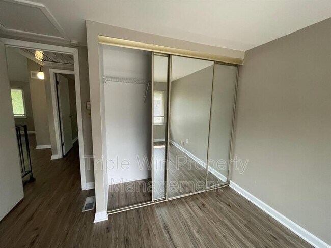 Building Photo - 411 Far Hill Dr