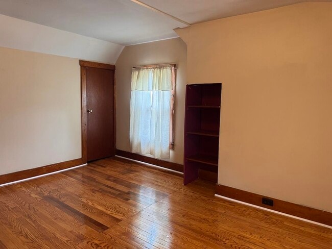 Building Photo - 814 Brattleboro Rd