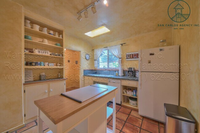 Building Photo - Adorable Furnished Three Bedroom Hatton Fields Home - Flexible Lease Term