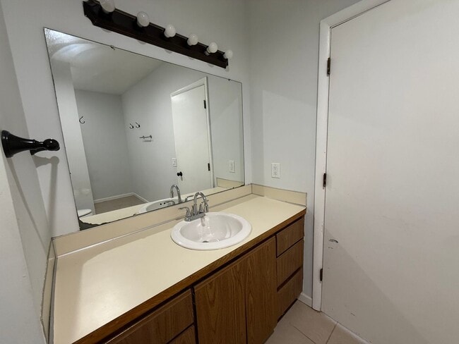Building Photo - Charming 3 Bedroom, 1 Bath Home in the Swa...